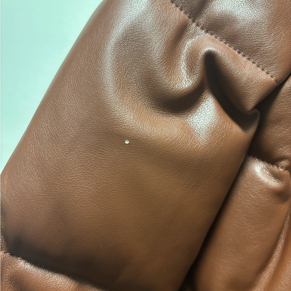 Abercrombie and fitch vegan leather mini puffer - Picture 4 of 5